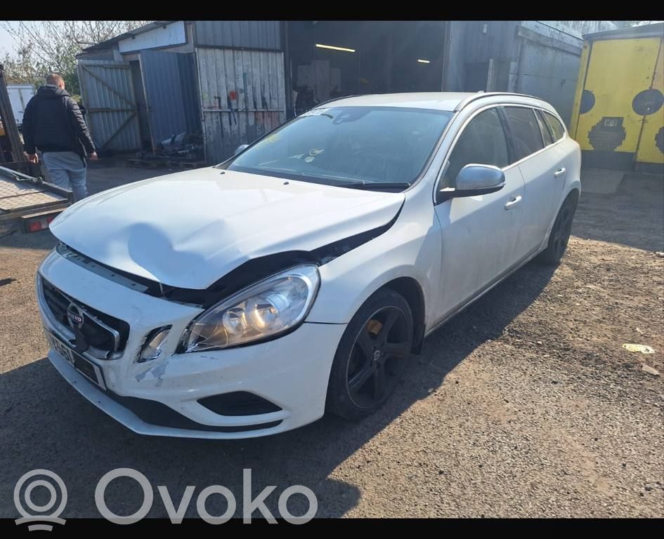 V60 V60, V60 Cross Country  D5204T3