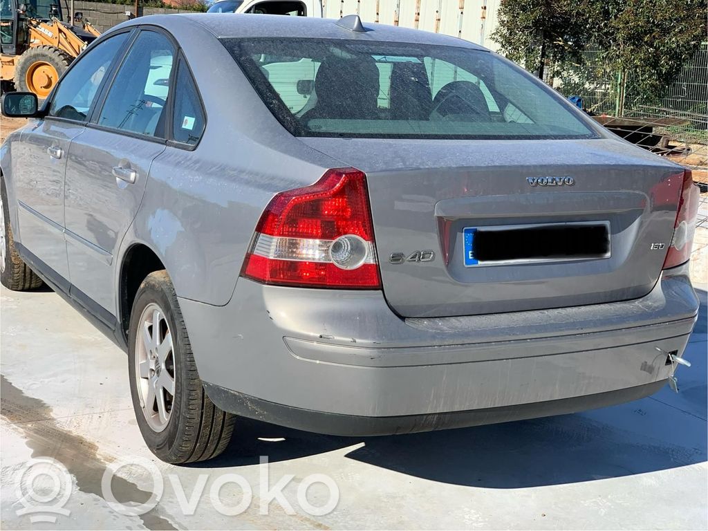 S40 S40, V40  30683067