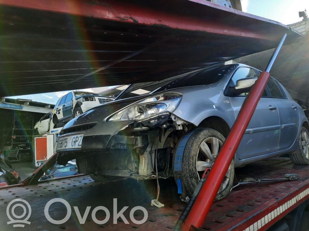 Clio III Clio  8200886944