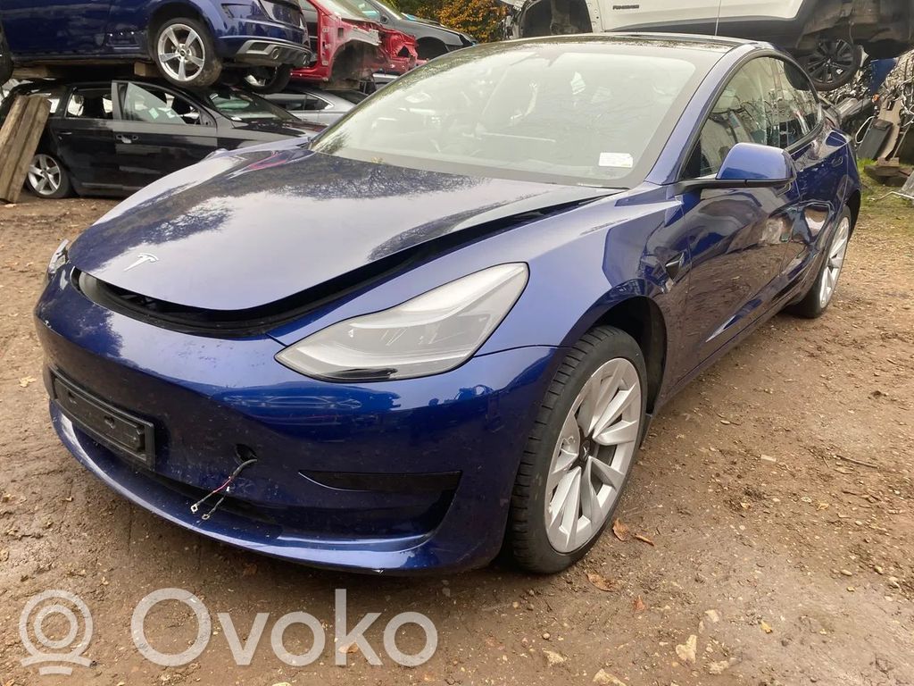Model 3 Tesla Model 3  107975500E
