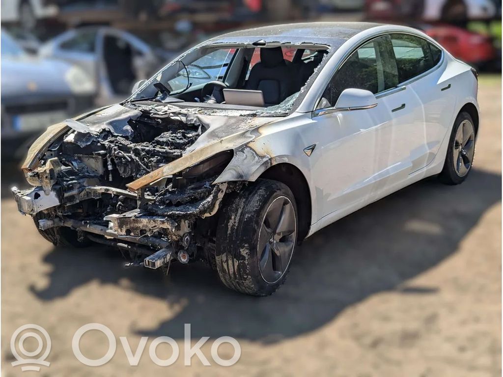 Model 3 Tesla Model 3  104434100D