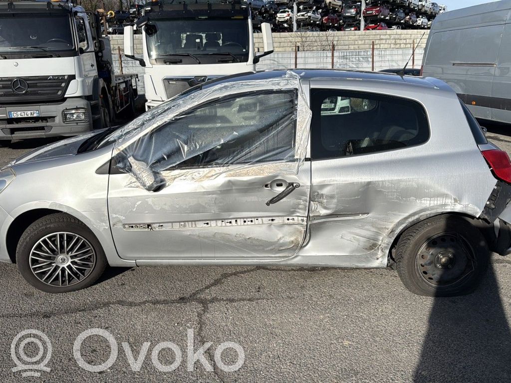 Clio III Clio  8200290131