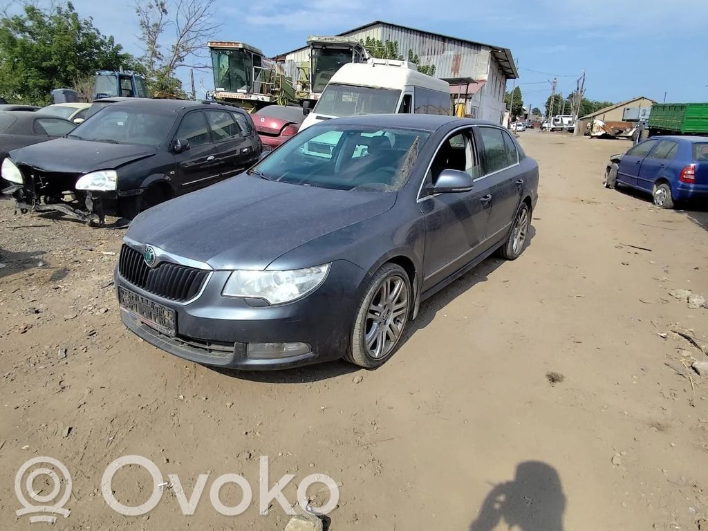 Superb B6 (3T) Superb  0258017178