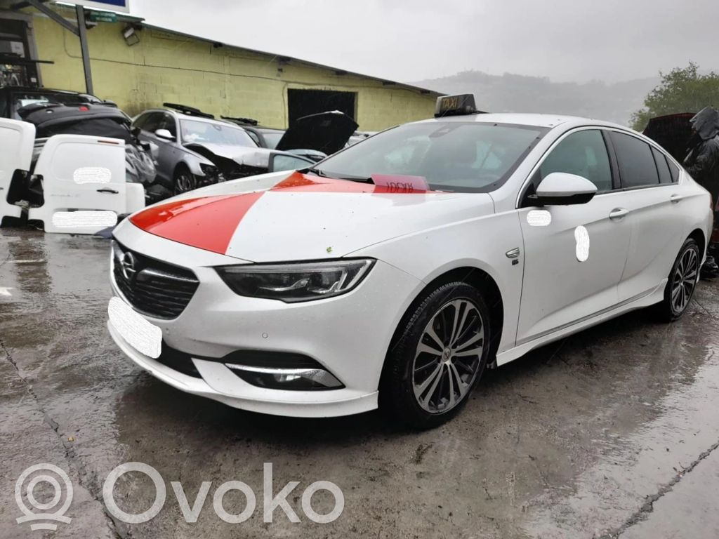 Insignia A Insignia  84215920
