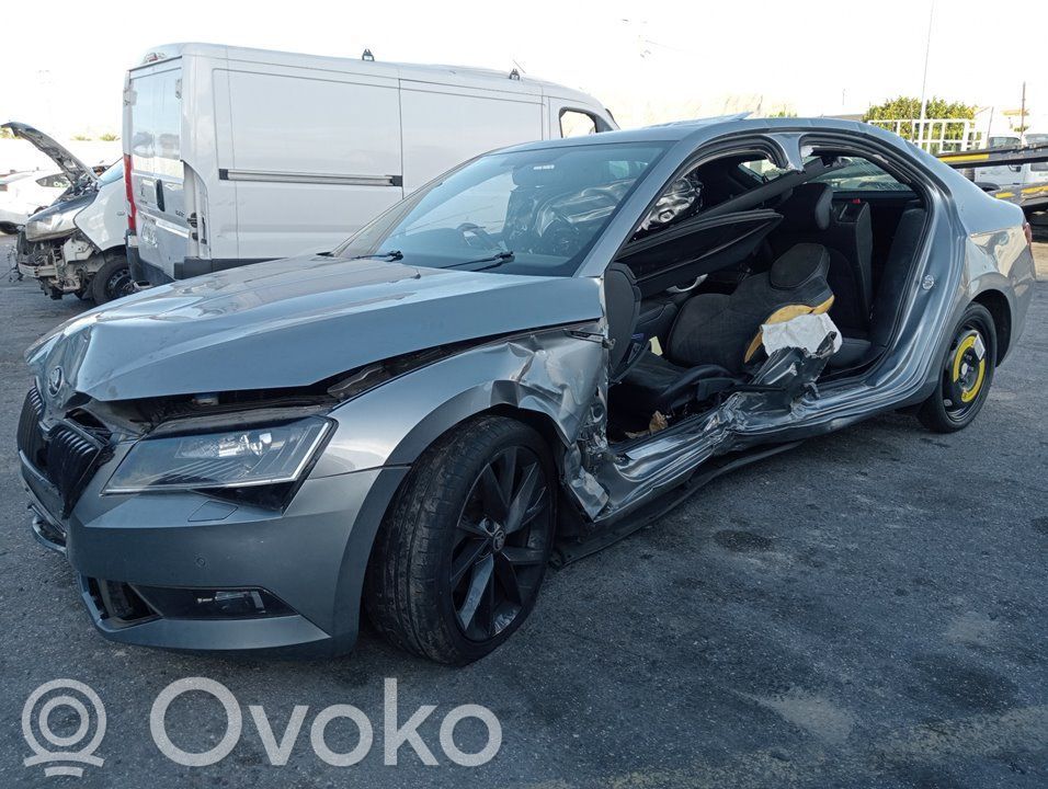 Superb B8 (3V) Superb  04L906262A