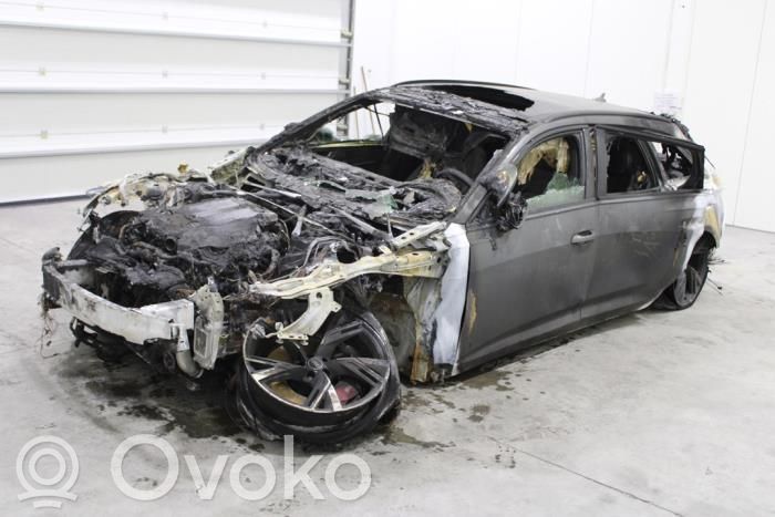 RS6 C8 RS6  4K0831052B