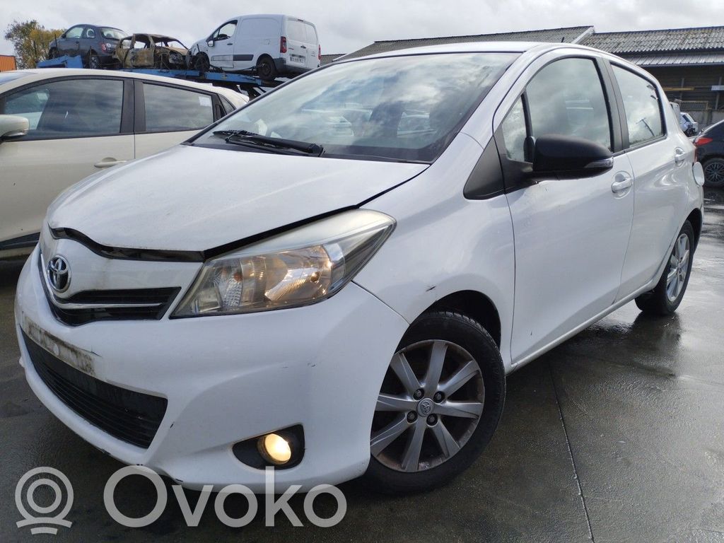 Yaris Yaris  8946752110