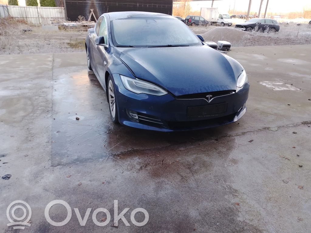Model S Tesla Model S  105989100E
