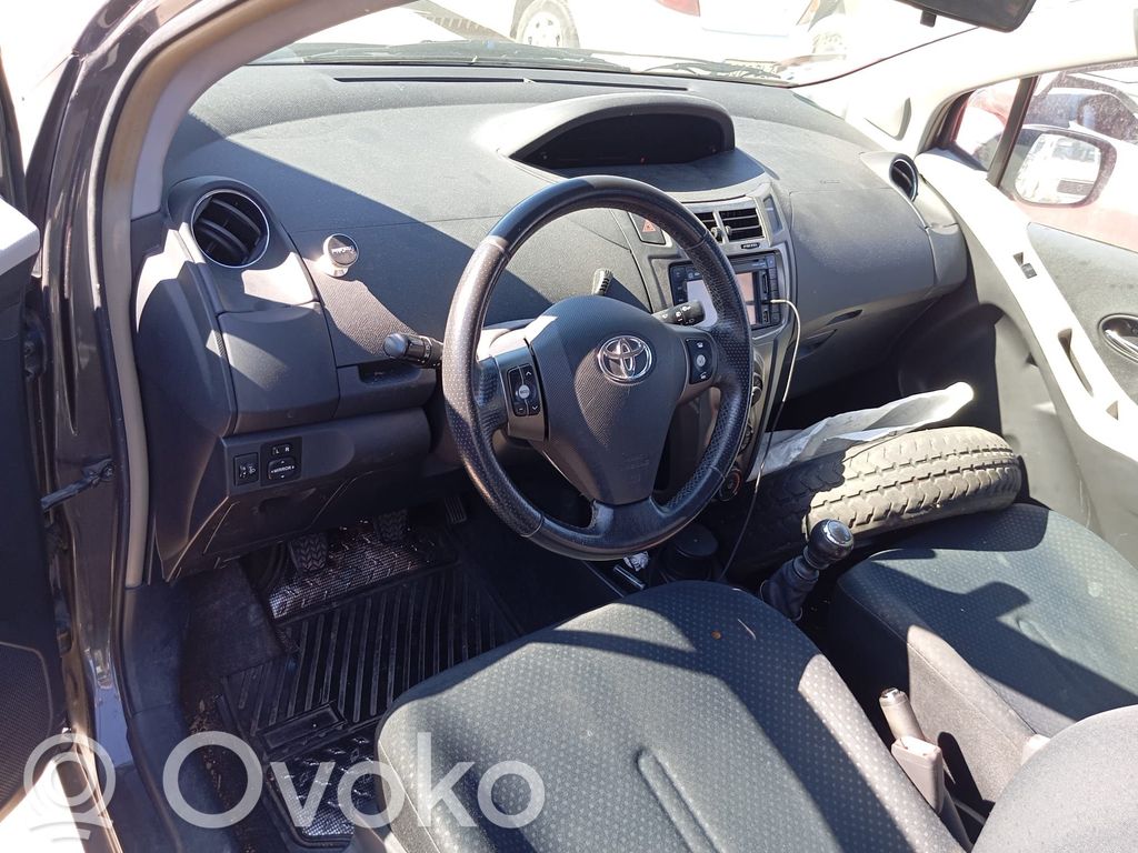 Yaris Yaris  445100D110