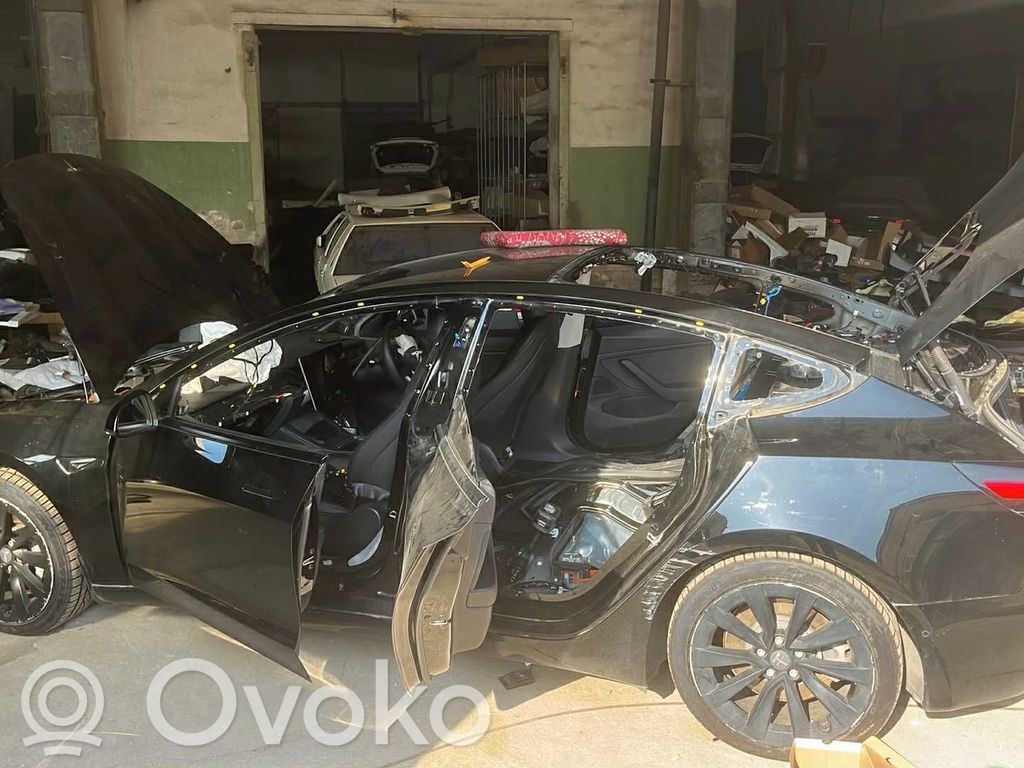Model 3 Tesla Model 3  104437600D