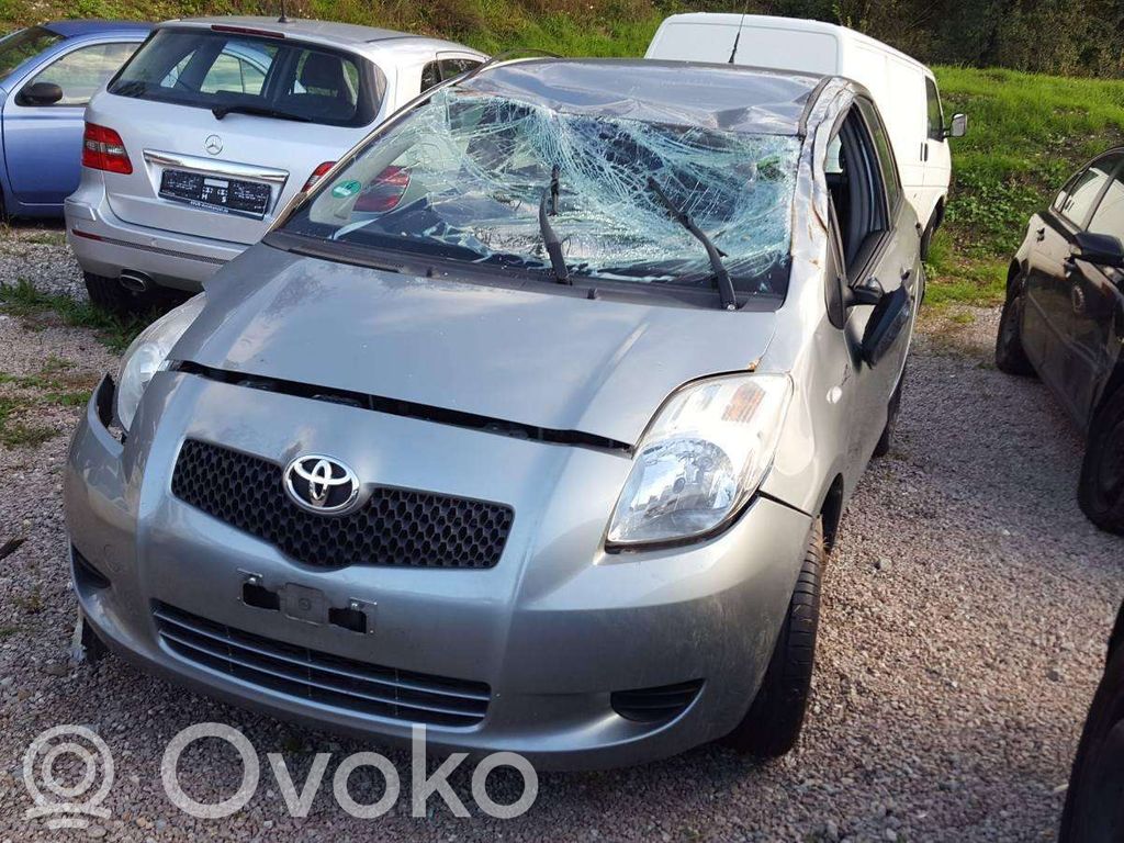 Yaris Yaris  4260202160