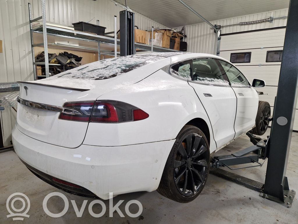 Model S Tesla Model S  102735100D