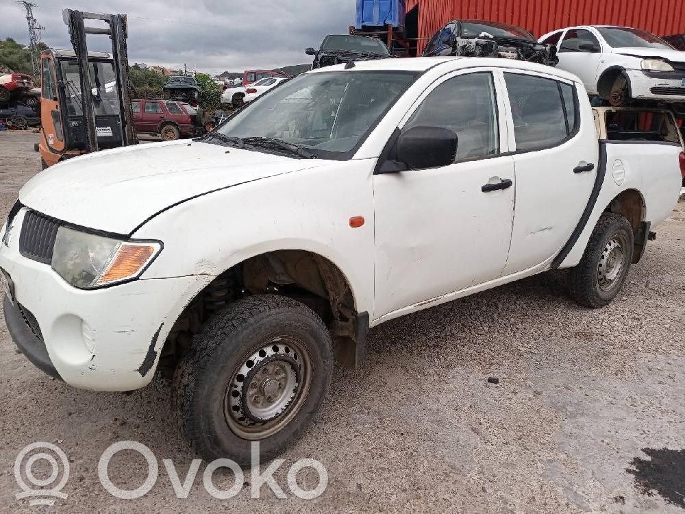 L200 L200, L300, L400 Space Gear  5730A201