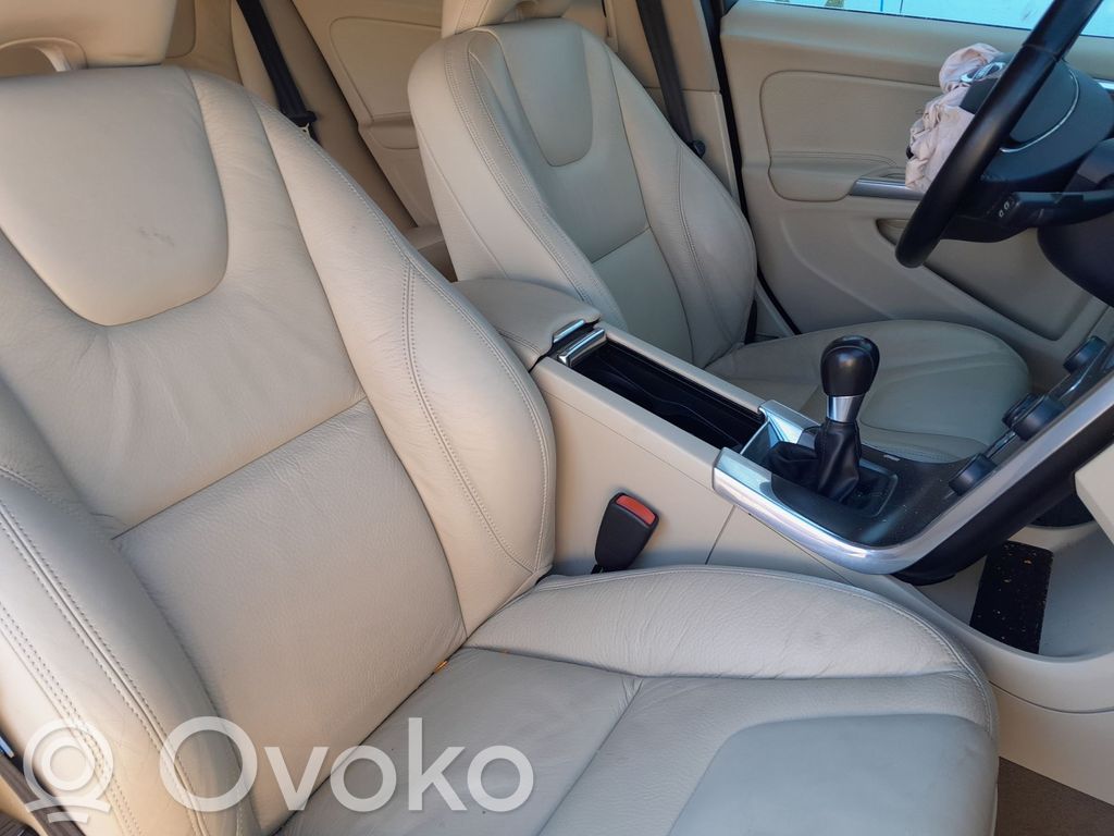 V60 V60, V60 Cross Country  P31400101