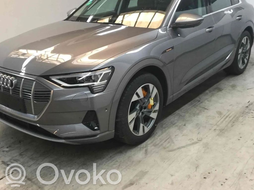 e-tron e-tron  4KE820339F