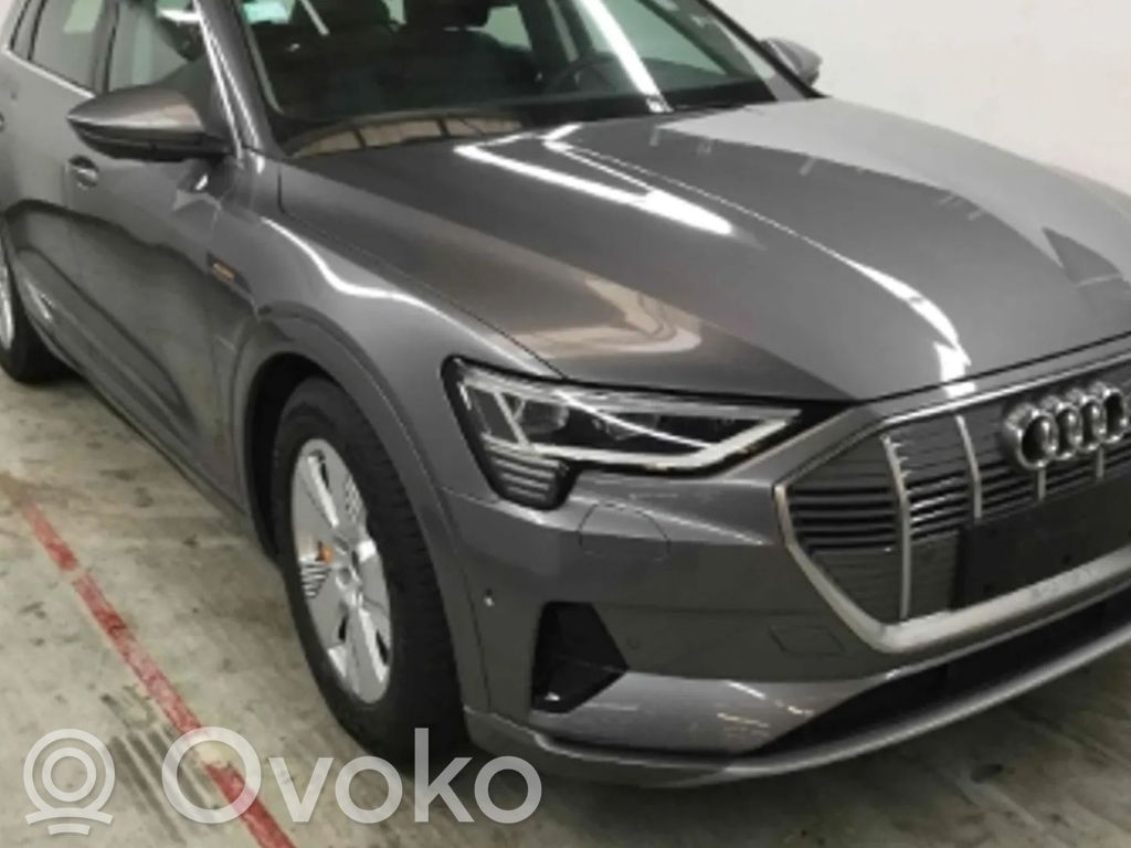 e-tron e-tron  4M0941286D