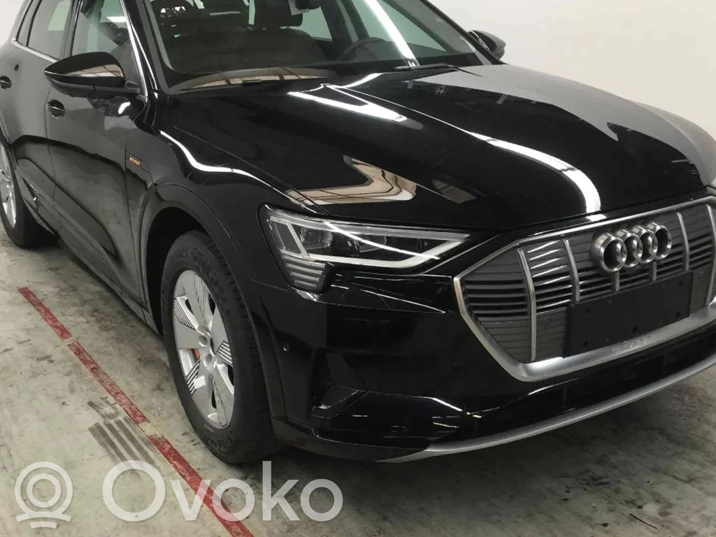 e-tron e-tron  4M0941286D