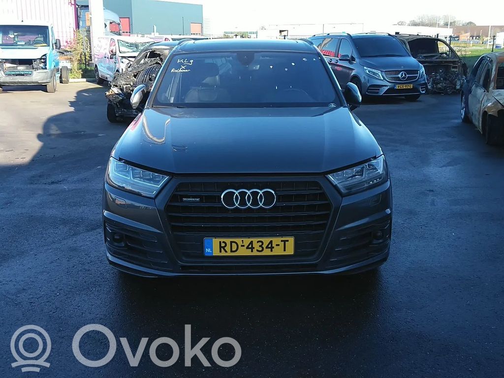 Q7 4M Q7  7PP941592CA