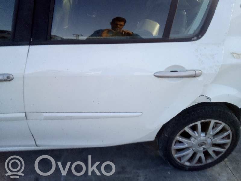 Clio III Clio  8200950229