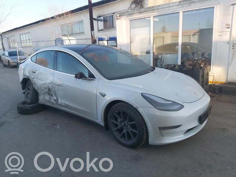 Model 3 Tesla Model 3  108399300D