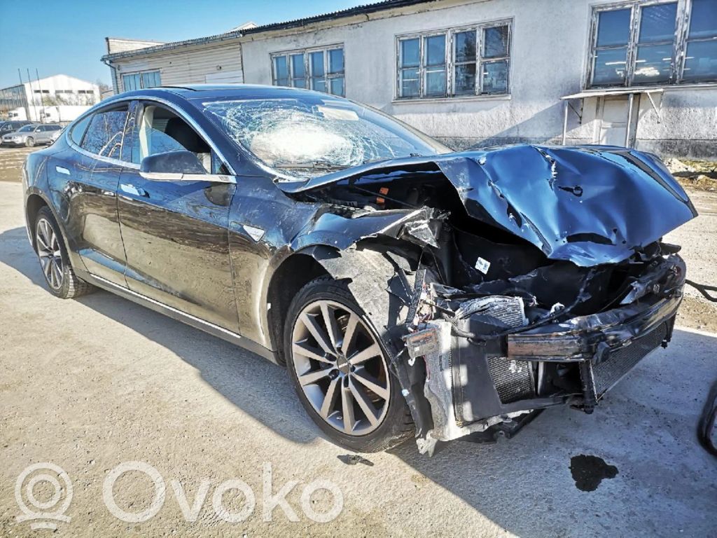 Model S Tesla Model S  100745800C