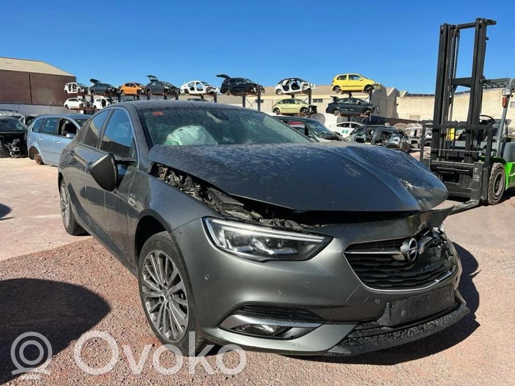 Insignia A Insignia  84215920