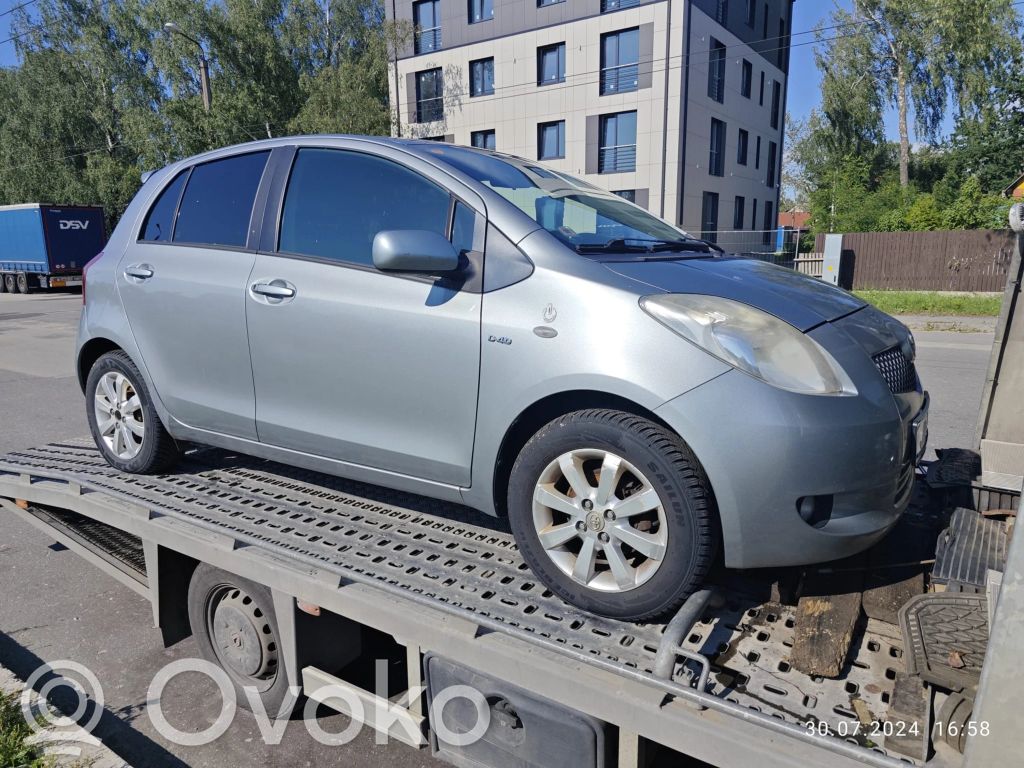 Yaris Yaris  E130447