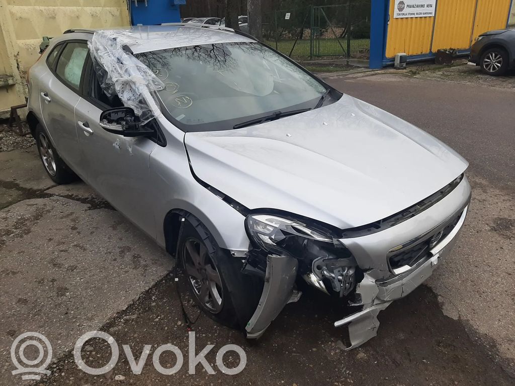 V40 Cross country V40 Cross Country  31359639