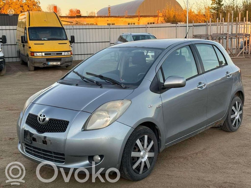 Yaris Yaris  758909