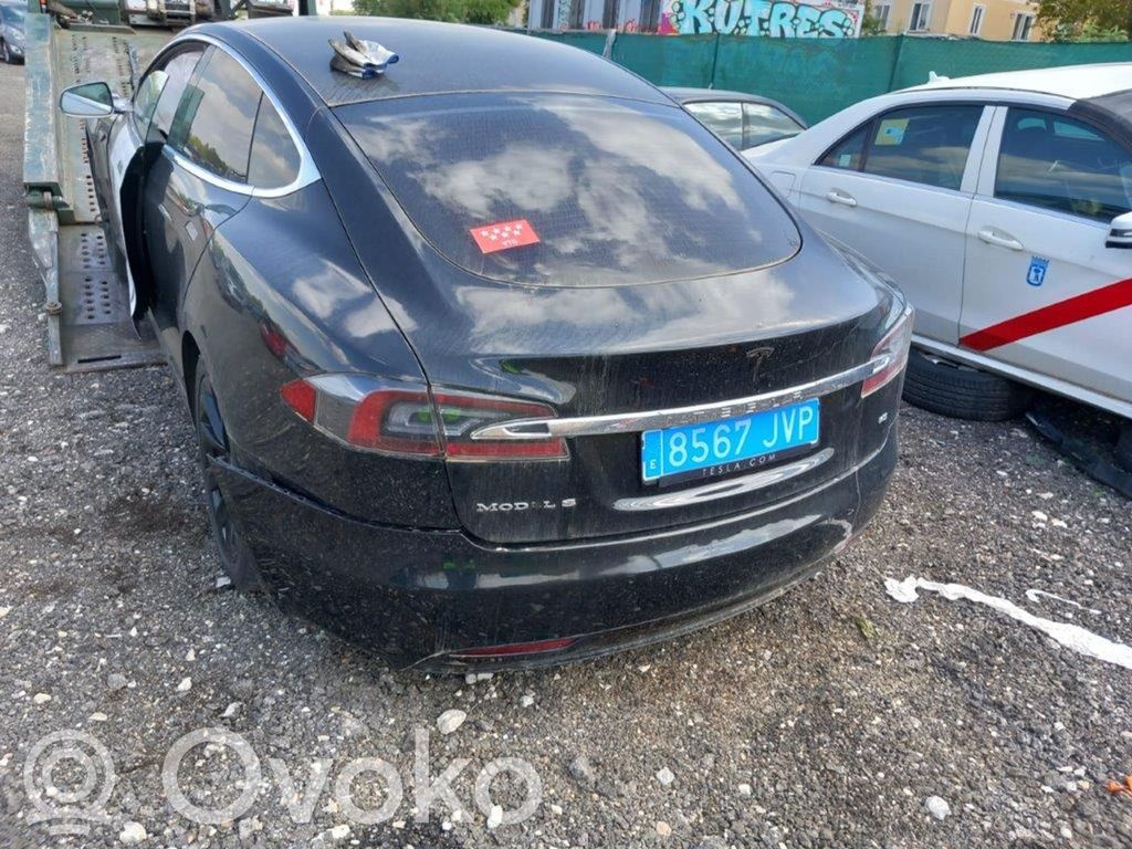 Model S Tesla Model S  105735700B