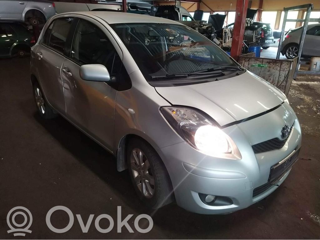 Yaris Yaris  33020