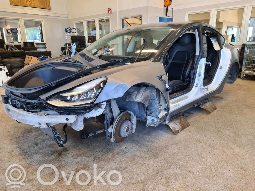 Model 3 Tesla Model 3  104416100