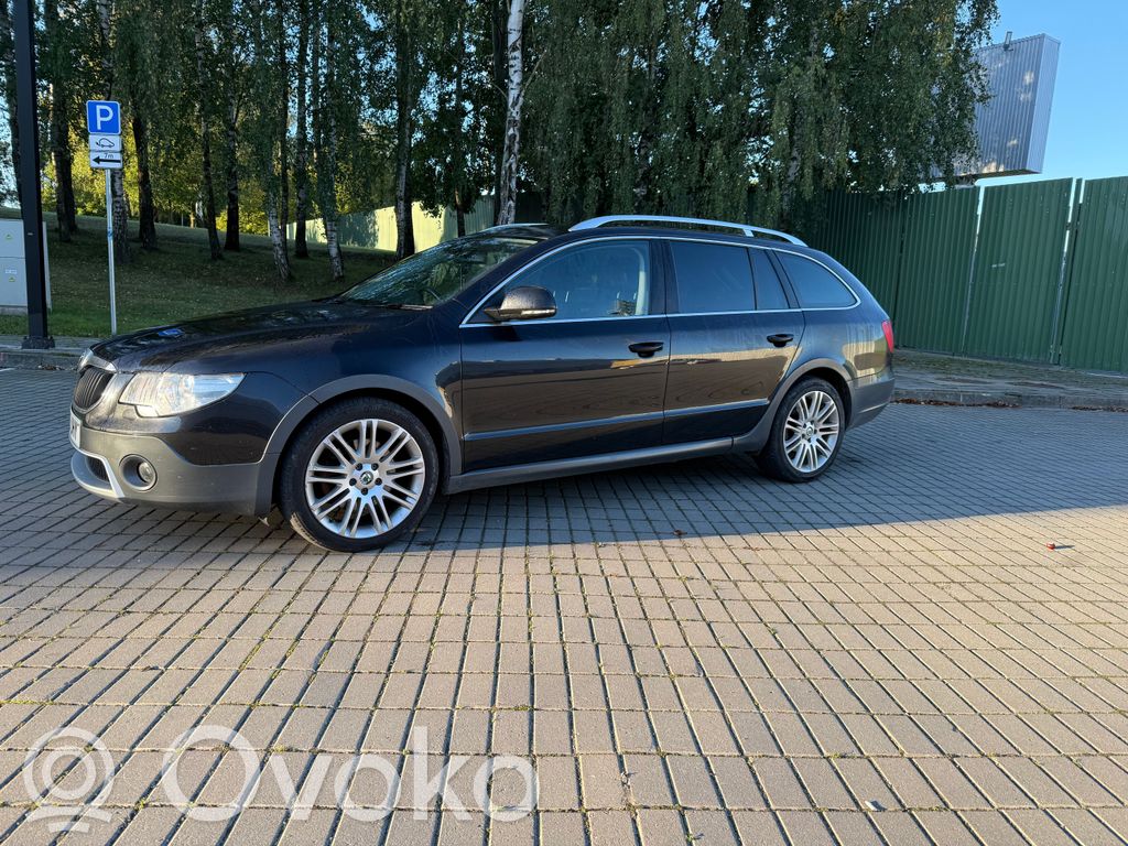 Superb B6 (3T) Superb  E1010783