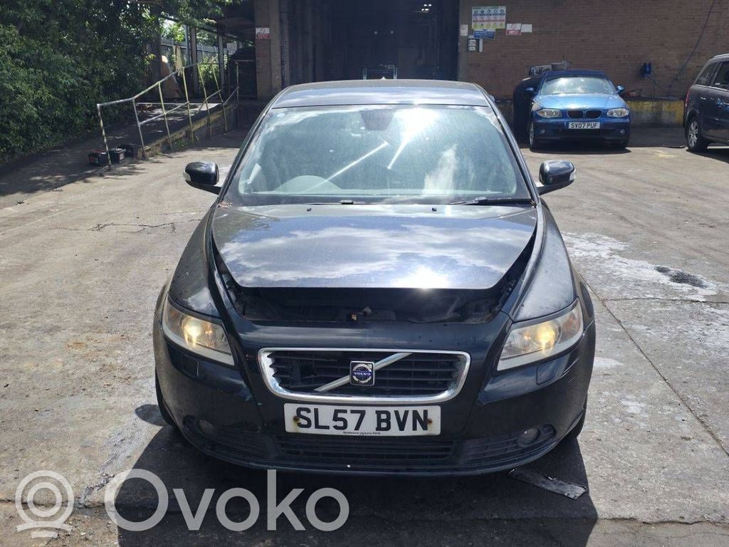 S40 S40, V40  30753024