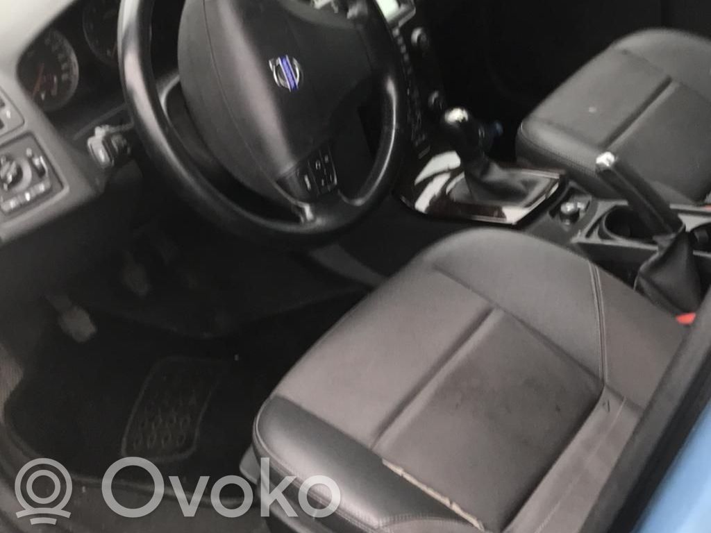 V50 V50  30667051