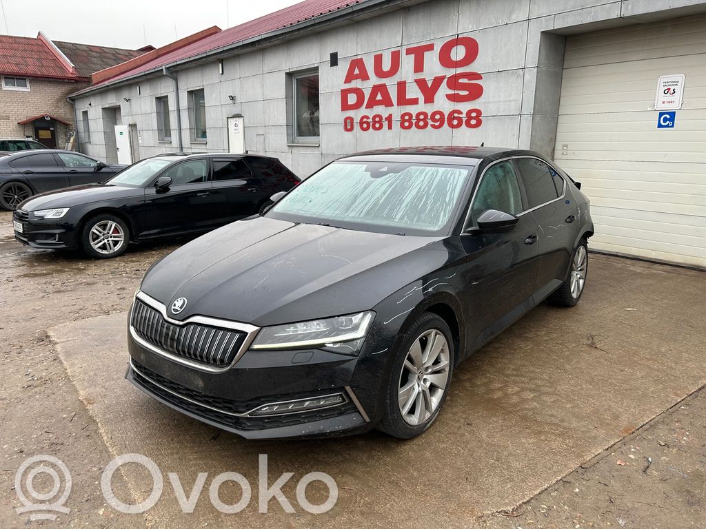Superb B8 (3V) Superb  3V0839461