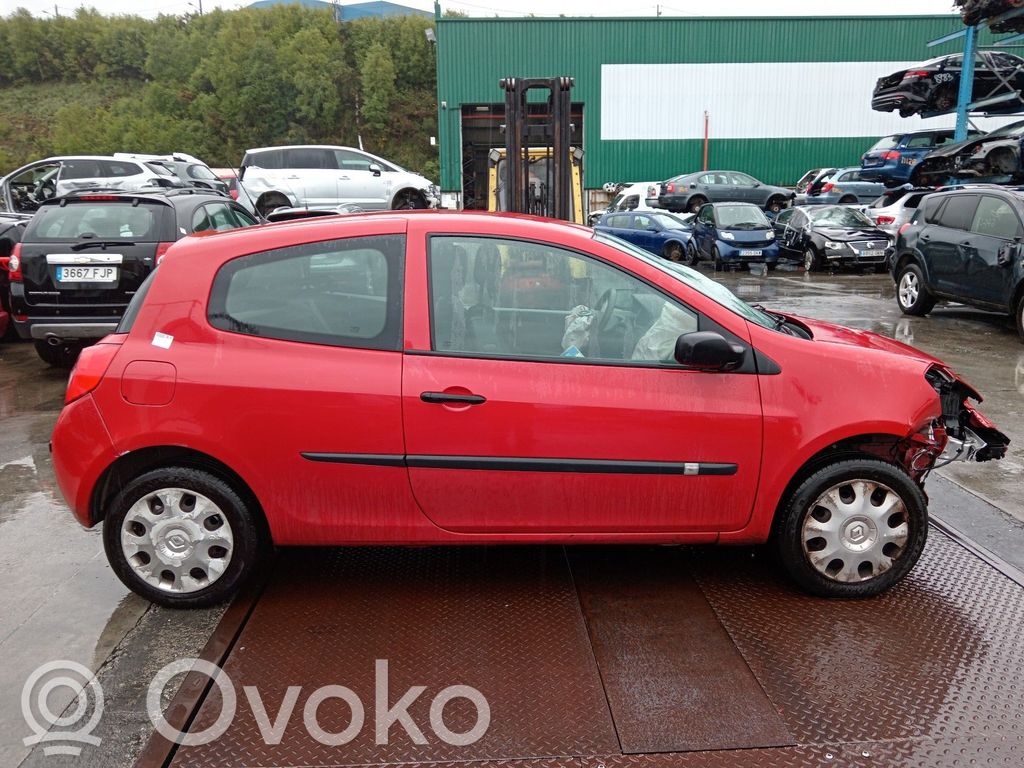 Clio III Clio  8200522357