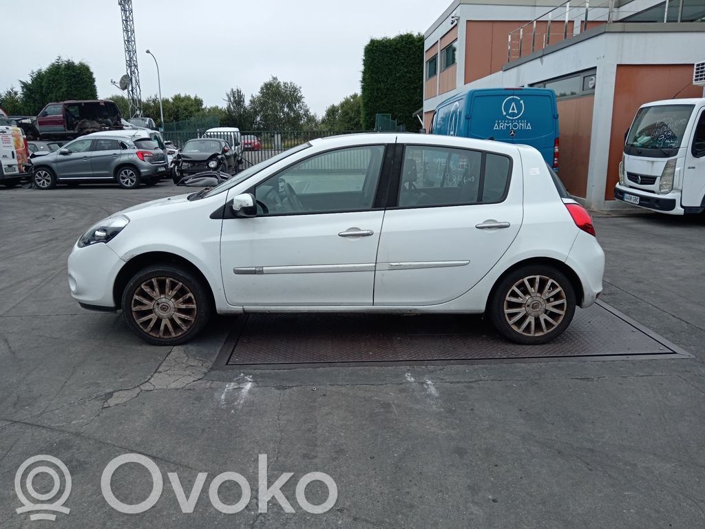 Clio III Clio  8200701499