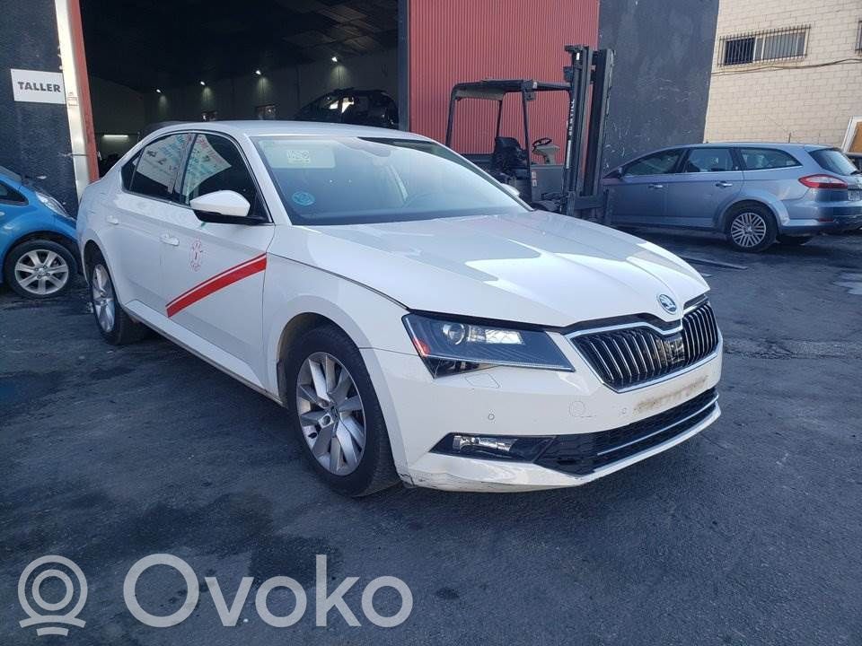 Superb B8 (3V) Superb  5Q0614517BJ