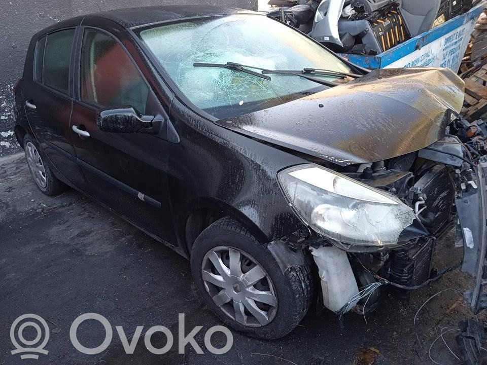 Clio III Clio  8200582705H