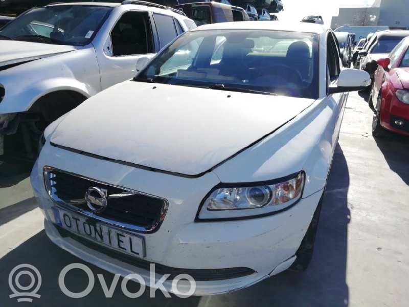 S40 S40, V40  31297540