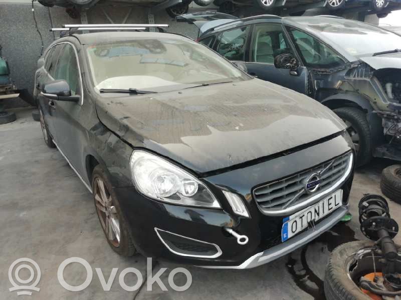 V60 V60, V60 Cross Country  31285513