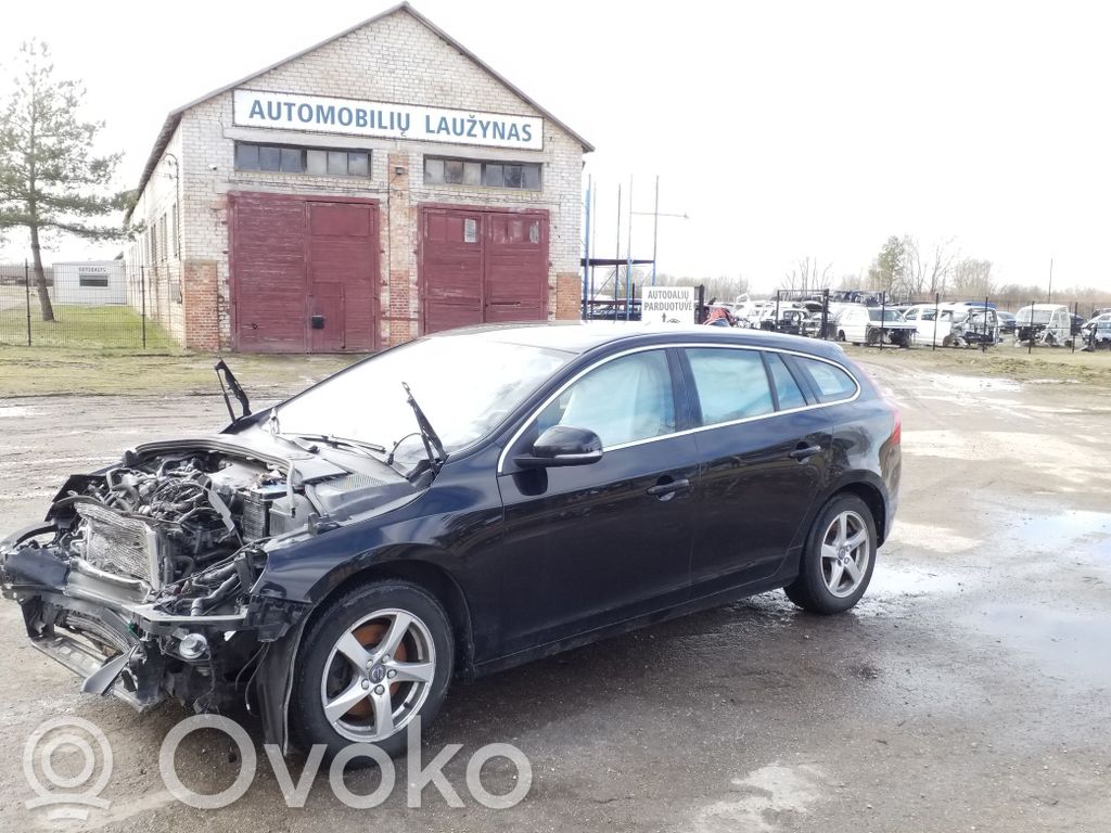 V60 V60, V60 Cross Country  31430937