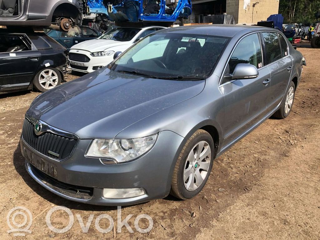 Superb B6 (3T) Superb  8E0959777B