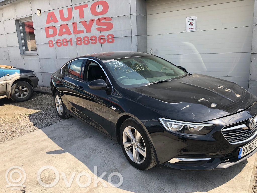 Insignia B Insignia  12696740