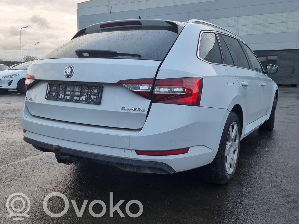 Superb B8 (3V) Superb  04L130277AD