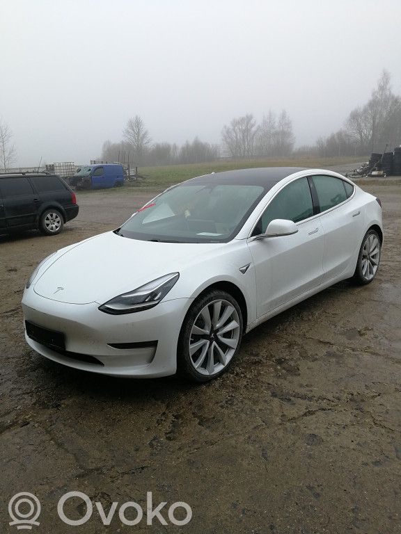 Model 3 Tesla Model 3  108843800A