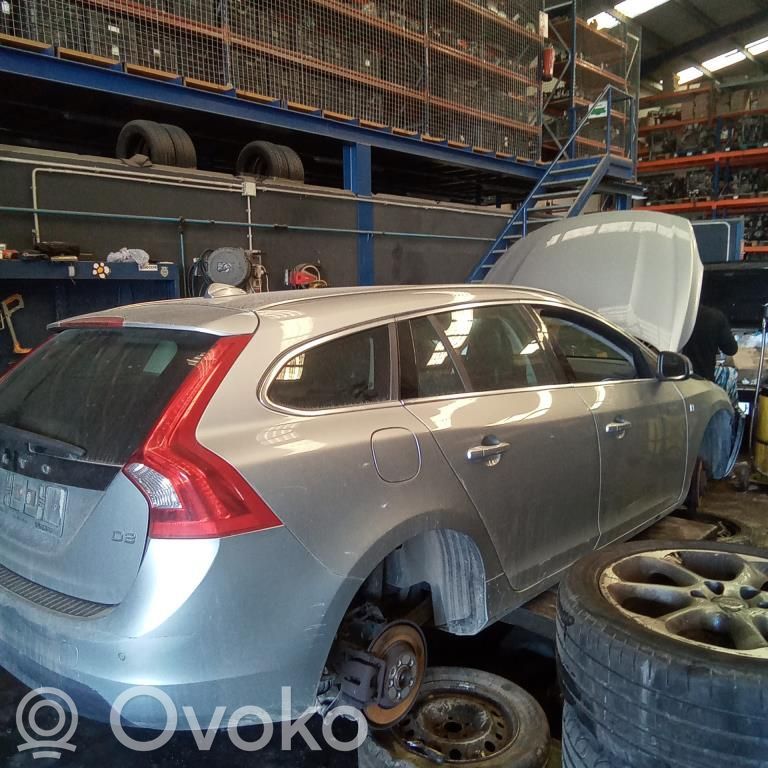 V60 V60, V60 Cross Country  31265282