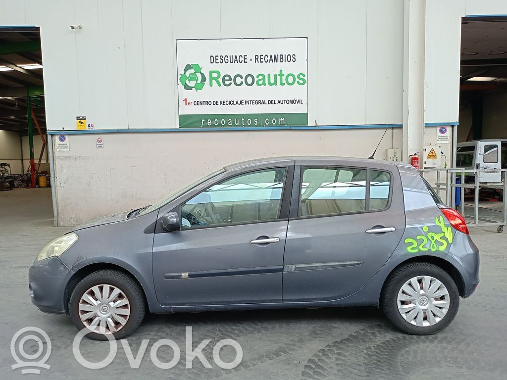 Clio III Clio  8200747140