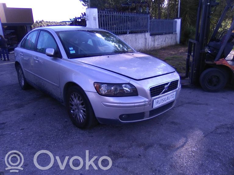 S40 S40, V40